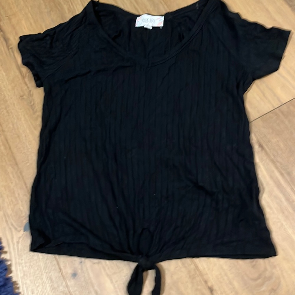 Black v-neck ribbed cropped tee with a tie on the front